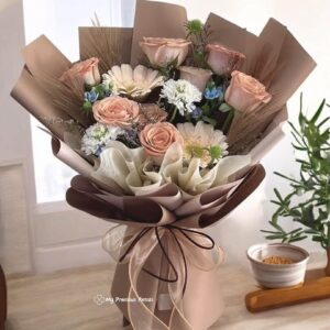 HB010 Hand Bouquet