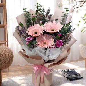 HB026 Hand Bouquet